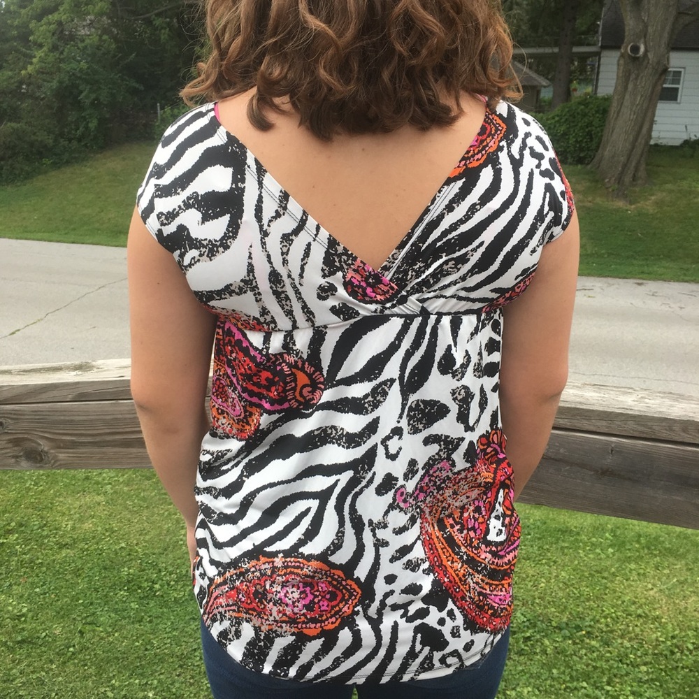 Zebra Print Double V Top SZ S! EUC! - Picture 5 of 10